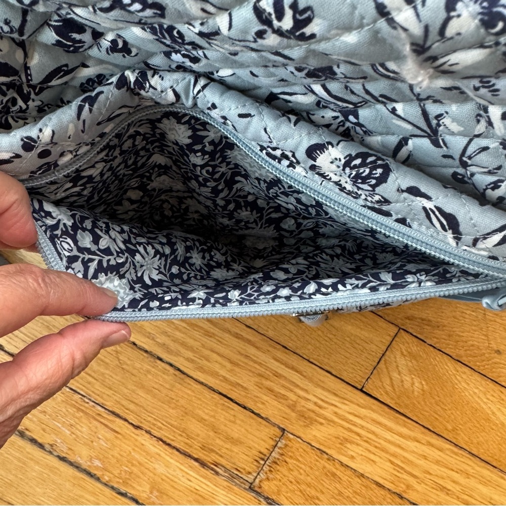 Vera Bradley Light Blue Floral Cotton Deluxe Travel Tote - Picture 7 of 14